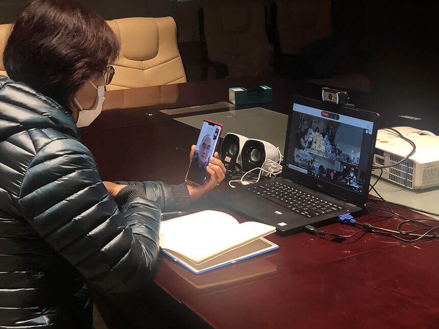 张抒扬书记在武汉一线远程参加会诊，并连线同在抗疫一线的武汉金银潭医院院长张定宇